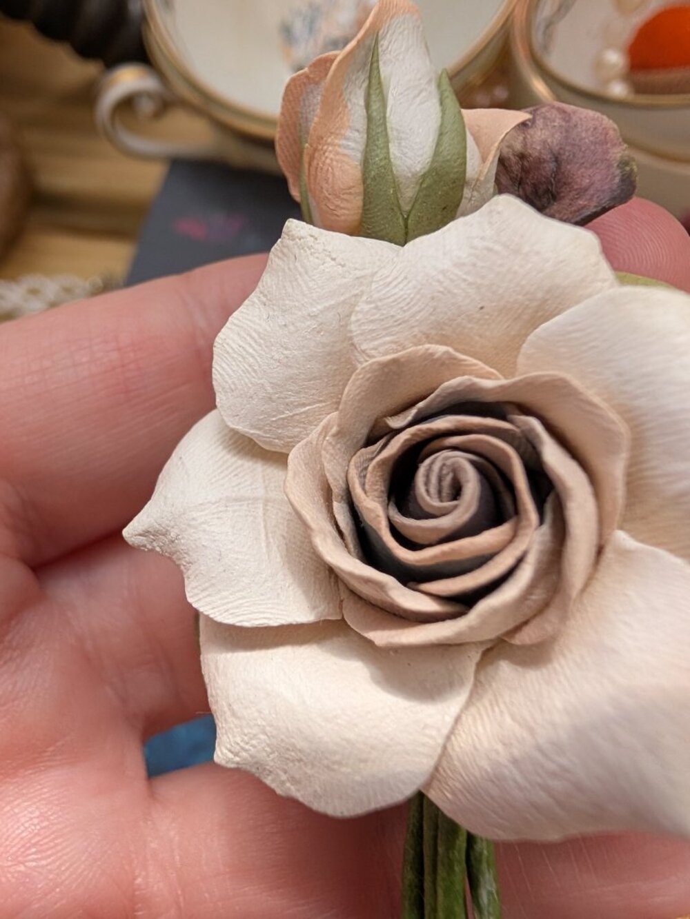 Vintage 1950's Handmade Unique Cream Roses Brooch - Picture 7 of 13
